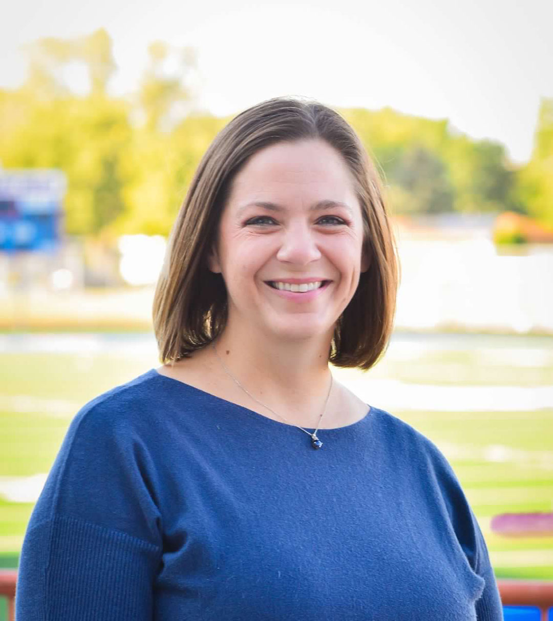 Portrait of Lindsey Redmann outside